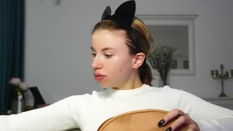 Snapshot of aelia_anara chatting on September 2025 03:44:02 AM Aelia online show from September 2025 03:44:02 AM