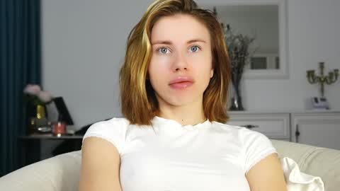 Snapshot of aelia_anara chatting on October 2025 04:22:01 AM Aelia online show from October 2025 04:22:01 AM