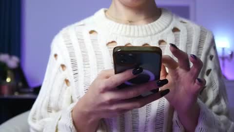 Snapshot of aelia_anara chatting on October 2025 04:01:02 AM Aelia online show from October 2025 04:01:02 AM