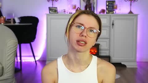 Snapshot of aelia_anara chatting on October 2025 05:55:01 AM Aelia online show from October 2025 05:55:01 AM