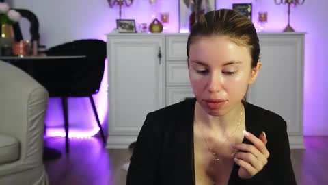 Snapshot of aelia_anara chatting on November 2025 03:30:02 AM Aelia online show from November 2025 03:30:02 AM