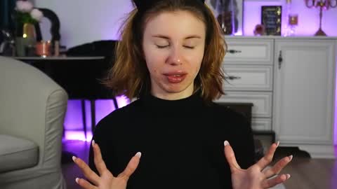 Snapshot of aelia_anara chatting on November 2025 03:53:02 AM Aelia online show from November 2025 03:53:02 AM