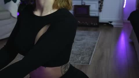 Snapshot of aelia_anara chatting on December 2025 04:51:01 AM Aelia online show from December 2025 04:51:01 AM