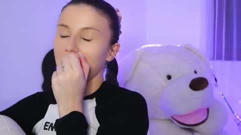 Aelia online show from February 2026 06:17:01 PM