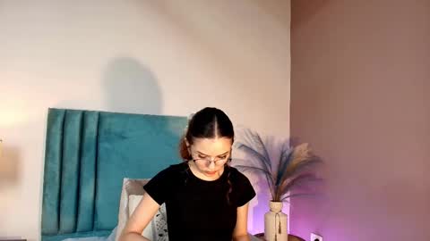 Snapshot of aelinduvalier chatting on November 2025 06:29:01 PM aelinduvalier online show from November 2025 06:29:01 PM