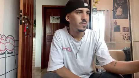 Snapshot of aelucius chatting on September 2025 08:32:02 PM Luci online show from September 2025 08:32:02 PM