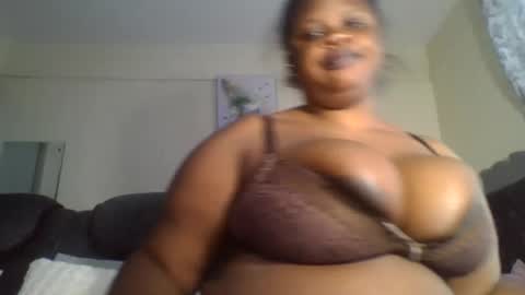 Snapshot of africanpopi chatting on June 2026 08:38:02 AM africanpopi online show from June 2026 08:38:02 AM