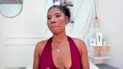 Snapshot of afro_luna chatting on November 2025 11:43:02 AM Afro Luna online show from November 2025 11:43:02 AM