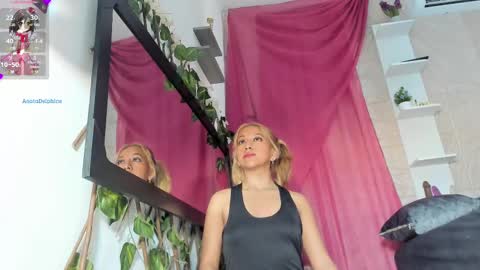 Snapshot of agatadelphine_mr chatting on March 2025 04:33:02 PM Agatadelphine online show from March 2025 04:33:02 PM