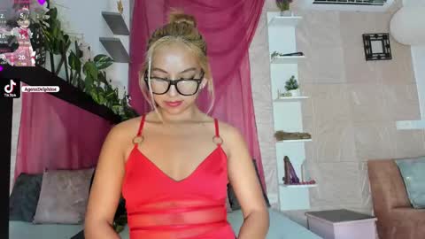 Snapshot of agatadelphine_mr chatting on March 2025 08:42:02 PM Agatadelphine online show from March 2025 08:42:02 PM