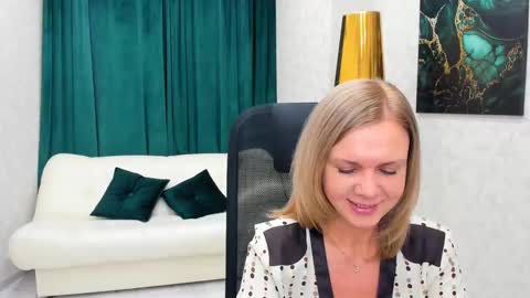 Snapshot of agathaklouin chatting on December 2024 07:22:01 PM Agatha online show from December 2024 07:22:01 PM