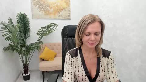Snapshot of agathaklouin chatting on December 2024 01:40:01 AM Agatha online show from December 2024 01:40:01 AM