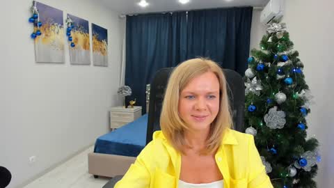 Snapshot of agathaklouin chatting on December 2024 07:49:02 PM Agatha online show from December 2024 07:49:02 PM