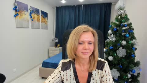 Snapshot of agathaklouin chatting on December 2024 02:04:01 AM Agatha online show from December 2024 02:04:01 AM