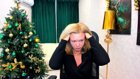 Snapshot of agathaklouin chatting on December 2024 04:08:02 AM Agatha online show from December 2024 04:08:02 AM