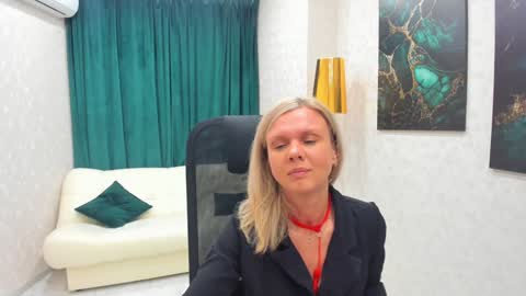 Snapshot of agathaklouin chatting on February 2025 10:15:02 AM Agatha online show from February 2025 10:15:02 AM