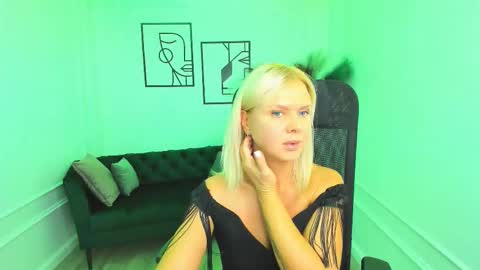 Snapshot of agathaklouin chatting on September 2025 07:24:02 PM Agatha online show from September 2025 07:24:02 PM