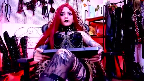 Snapshot of agathamoonn chatting on November 2025 07:13:02 PM Agatha Fox online show from November 2025 07:13:02 PM