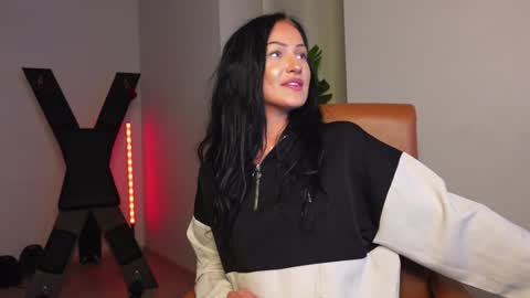 Agelina Lilly Laura online show from December 2025 06:37:02 PM