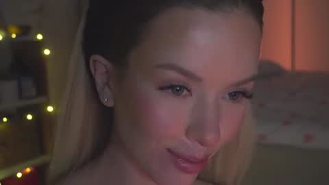 Snapshot of agent_blonde chatting on October 2025 10:20:02 PM May online show from October 2025 10:20:02 PM