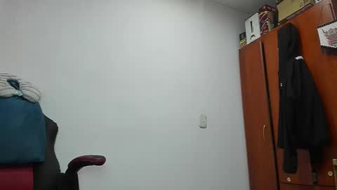 Snapshot of aguslover chatting on November 2025 06:21:01 PM Agustin online show from November 2025 06:21:01 PM