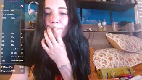 Snapshot of ahungkittykat chatting on May 2026 01:05:01 PM Kat online show from May 2026 01:05:01 PM