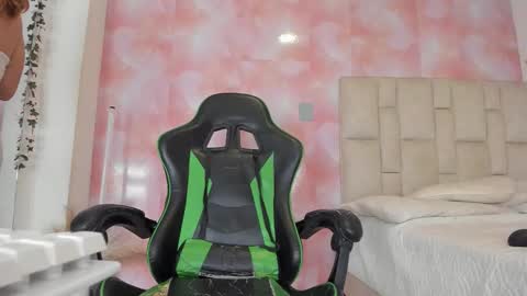 karoline  online show from February 2026 10:15:02 PM