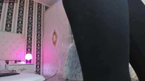 aidasina online show from October 2025 08:04:02 PM