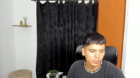 Aidenhot online show from December 2025 08:23:01 AM