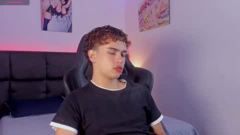 Aiden  online show from October 2025 12:12:02 PM