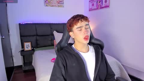 Aiden  online show from November 2025 12:49:02 PM