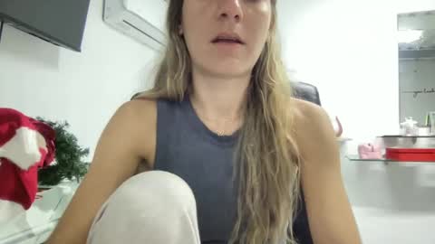 Snapshot of ailebun chatting on December 2024 06:32:01 AM Aile online show from December 2024 06:32:01 AM