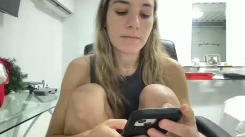 Snapshot of ailebun chatting on December 2024 09:39:02 AM Aile online show from December 2024 09:39:02 AM