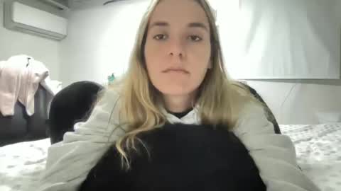 Snapshot of ailebun chatting on December 2024 06:07:02 AM Aile online show from December 2024 06:07:02 AM