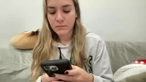 Snapshot of ailebun chatting on January 2025 01:22:01 PM Aile online show from January 2025 01:22:01 PM