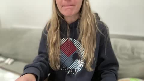 Snapshot of ailebun chatting on January 2025 10:48:01 AM Aile online show from January 2025 10:48:01 AM