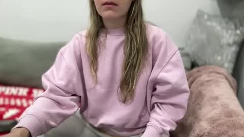 Snapshot of ailebun chatting on February 2025 08:01:01 AM Aile online show from February 2025 08:01:01 AM