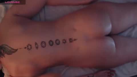 Snapshot of aimeebutton chatting on January 2025 06:39:01 PM online show from January 2025 06:39:01 PM