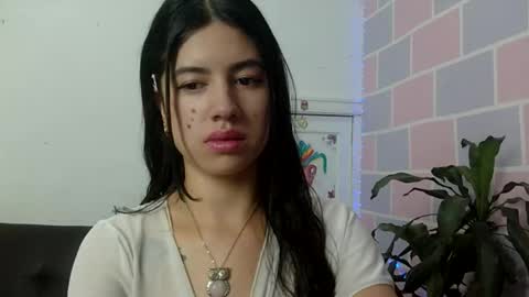 Snapshot of aine_ileana chatting on May 2026 04:14:01 PM J online show from May 2026 04:14:01 PM