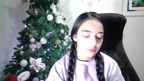 Snapshot of aineangeel chatting on December 2024 12:30:02 AM AINE online show from December 2024 12:30:02 AM