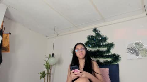 Snapshot of ainoa_pink chatting on November 2025 01:01:01 PM Ainoa online show from November 2025 01:01:01 PM