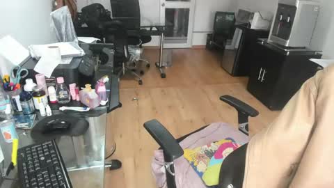 Katie   online show from April 2026 03:40:02 PM