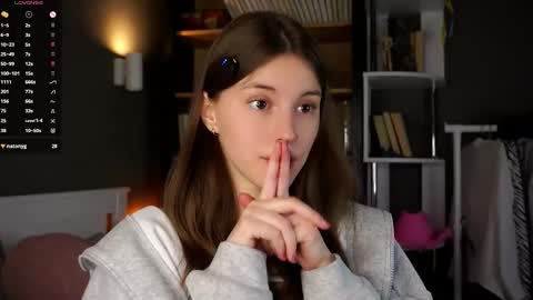 Aliza online show from November 2025 01:08:01 AM