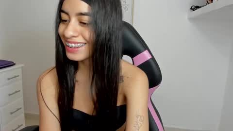 Snapshot of aitana05 chatting on March 2025 12:32:01 AM VALENTINA independent online show from March 2025 12:32:01 AM