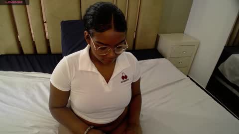 Snapshot of aitanav chatting on September 2025 11:17:02 PM Aitana online show from September 2025 11:17:02 PM