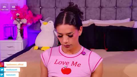 Snapshot of aivadumont chatting on February 2026 01:35:02 AM Queen Dumont online show from February 2026 01:35:02 AM