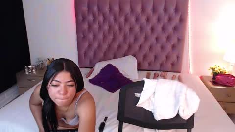 Snapshot of aixa_shaw chatting on January 2025 10:44:02 PM AIXA online show from January 2025 10:44:02 PM