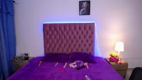 Snapshot of aixa_shaw chatting on January 2025 11:45:01 PM AIXA online show from January 2025 11:45:01 PM