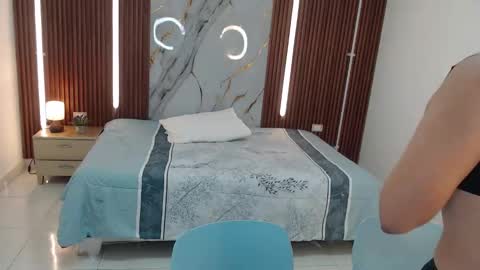 Snapshot of aixa_shaw chatting on September 2025 12:30:01 PM AIXA online show from September 2025 12:30:01 PM