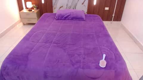 Snapshot of aixa_shaw chatting on October 2025 12:12:02 PM AIXA online show from October 2025 12:12:02 PM